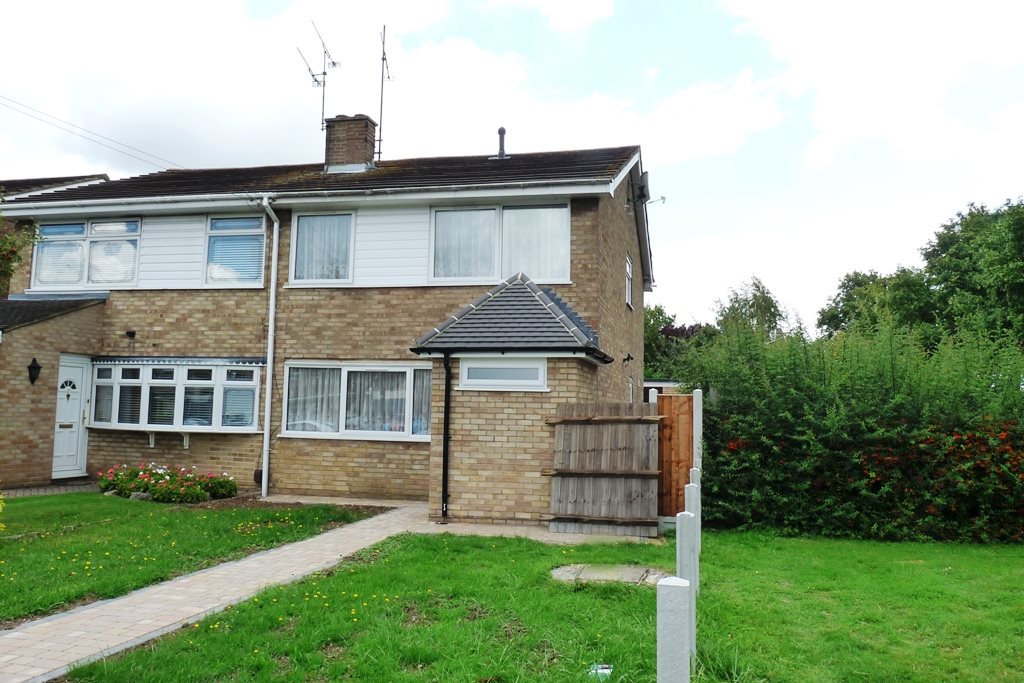 4 bed semi-detached house to rent in Hyde Way (OLD), Wickford, SS12